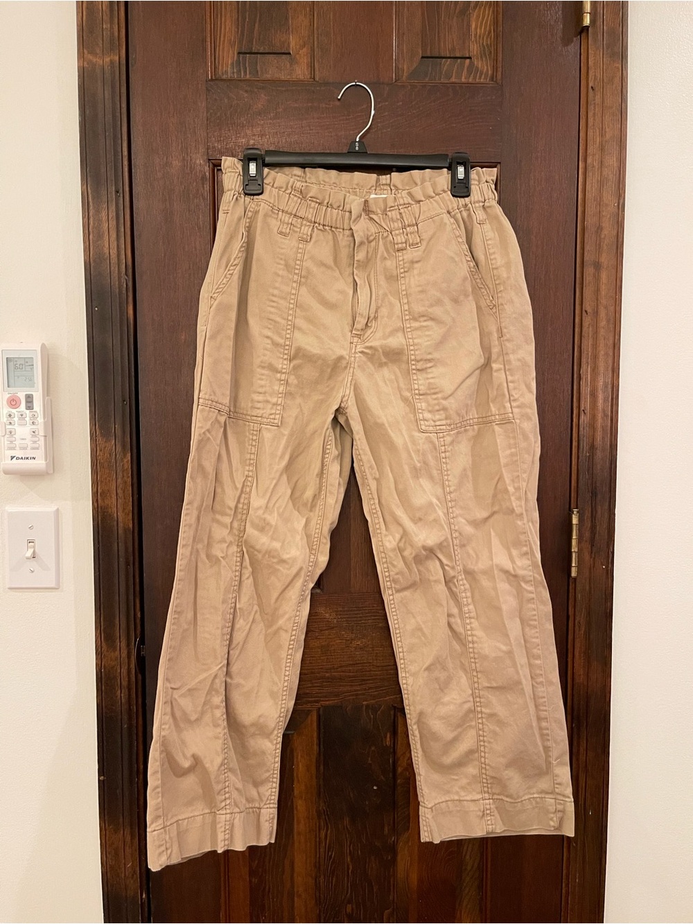 Kensie Jeans Women’s Cargo Cropped Pants Tan Khaki Elastic Waist Size 8/29